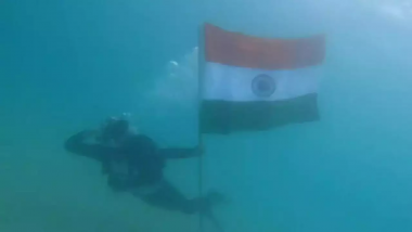 National flag underwater: సముద్రం అడుగున మువ్వన్నెల రెపరెపలు.. ఒళ్ళు గగుర్పొడిచే వీడియో..